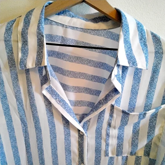 Women's Striped Blouse nwot - Picture 3 of 4